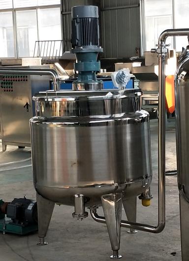 máquina mezcladora en la línea de producción de mantequilla de maní