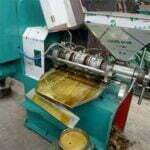 Máquina de prensa de aceite de maní funcionando en Nigeria
