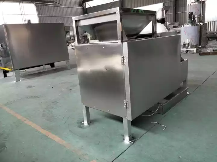 Three-roll half-kernel hulling machine