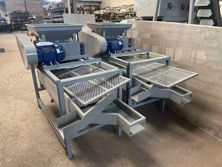 ヘーゼルナッツクラッキングマシン