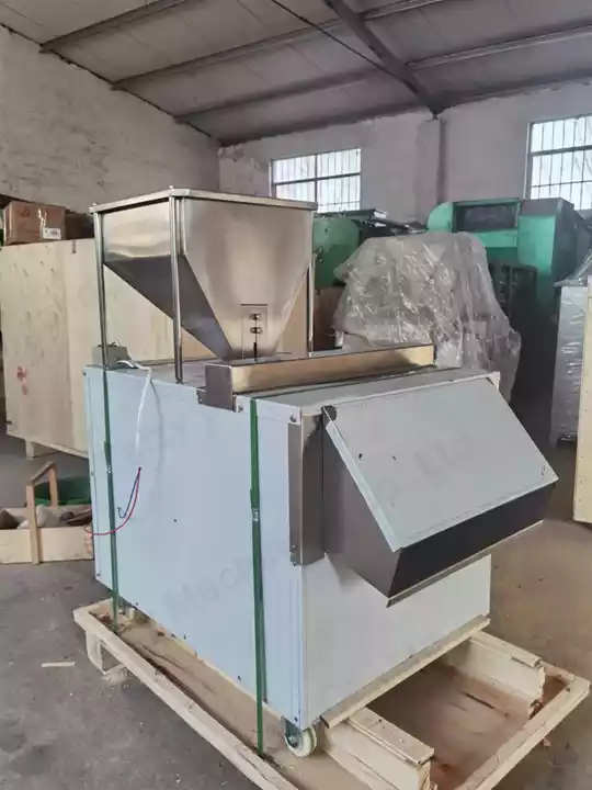 Peanut Slicing Machine