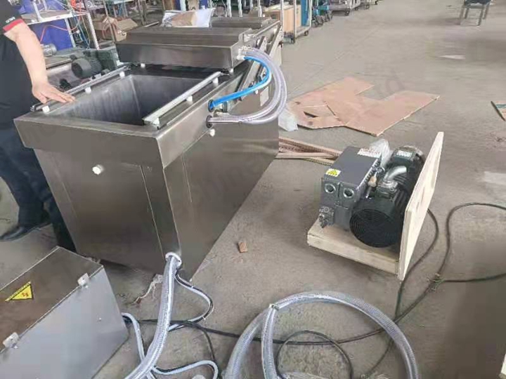 Vacuum packing machine